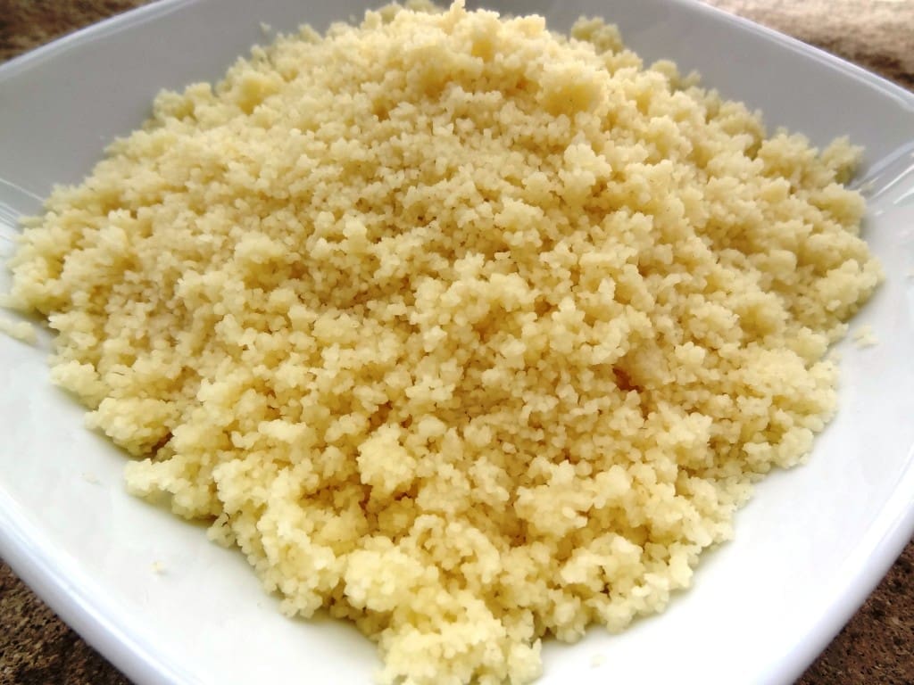 le couscous  Ce mets, préparé à base de semoule de blé ou de mil