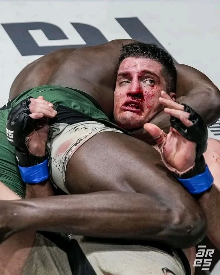Samedi dernier 18 janvier 2025 restera gravé dans l’histoire du sport camerounais. Xavier Lessou, combattant d’arts martiaux mixtes (MMA) originaire de Douala