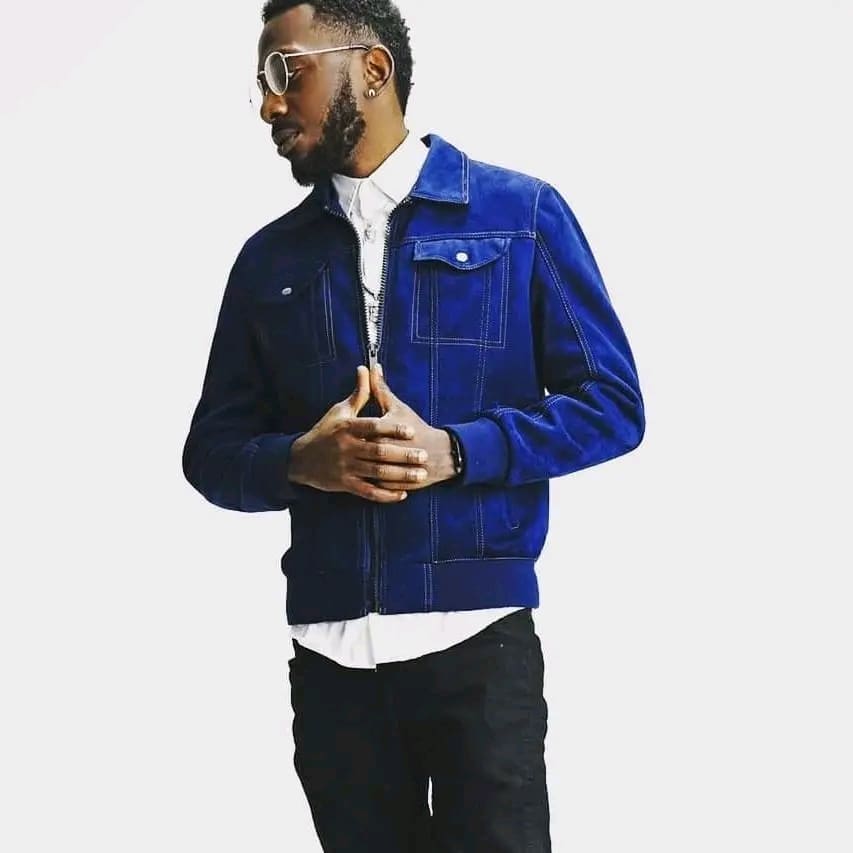 Depuis, Mr. May D a construit sa carrière en indépendant, enchaînant les chansons et multipliant les expériences musicales.