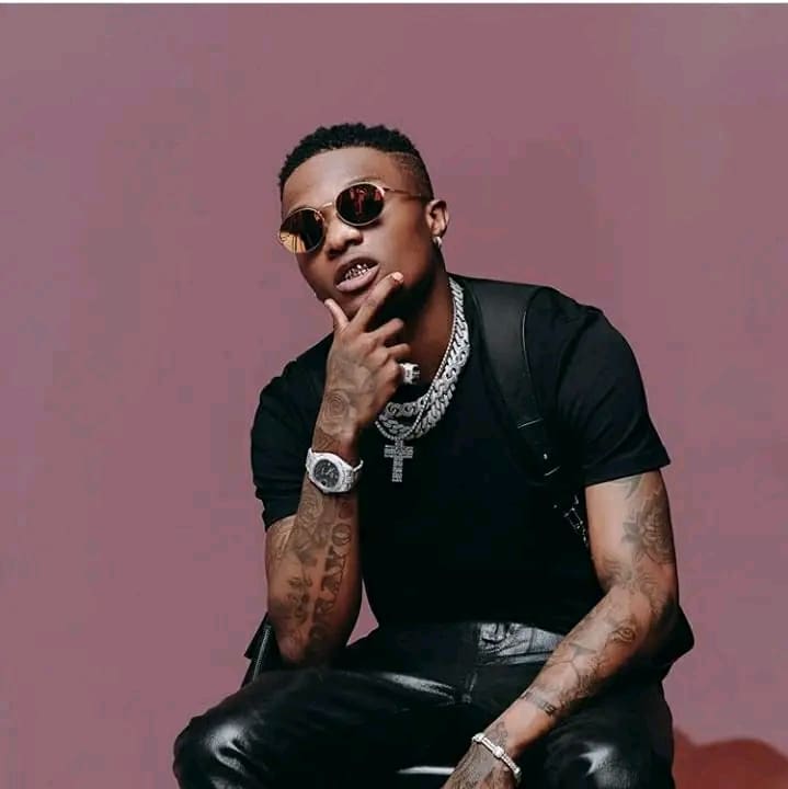 Wizkid se moque du succès de Himra