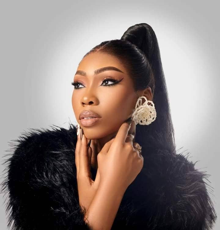 Longtemps perçue comme une Miss discrète, Noura Njikam, Miss Cameroun 2024, s'est réinventée depuis la fin de son mandat. 