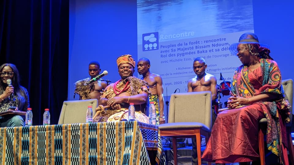 Le peuple Baka affirme son identité culturelle face à la modernité lors d’une rencontre à Douala