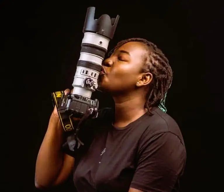 La photographe burkinabè Soum Eveline Bonkoungou s’impose sur la scène artistique internationale. Lauréate du programme de mentorat