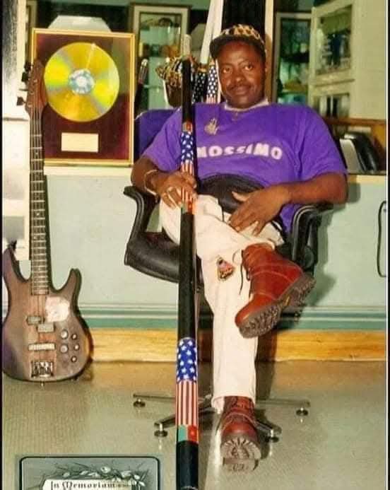 Plusieurs artistes camerounais ont, au fil des décennies, chanté congolais, s’inspirant du style rumba, soukous ou ndombolo.