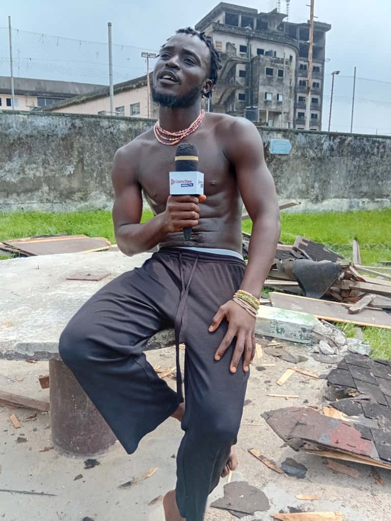 De son vrai nom Bobo Ulrich Emmanuel, né le 06 mars 1997 à Douala, Ulrich Brown Bobo incarne cette génération d’artistes qui avancent 