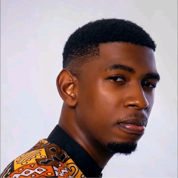À l'approche de la sortie de son quatrième projet intitulé Adaab, l'artiste gospel Yves Akini s'est livré sur son parcours