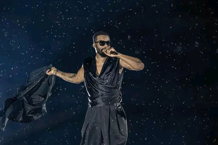 Invité de Juliette Fievet, ce 28 mai 2026, la star congolaise Fally Ipupa est revenue avec émotion sur l’un des plus grands