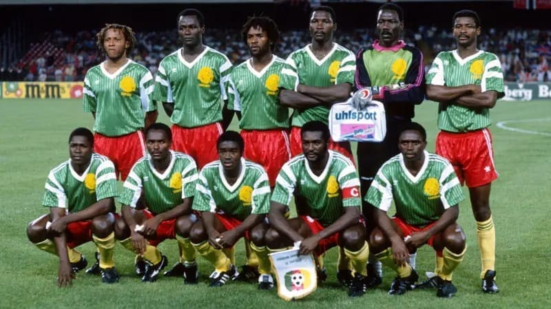 Elle est aussi une scène mondiale où les maillots deviennent des symboles culturels, identitaires et parfois même historiques.