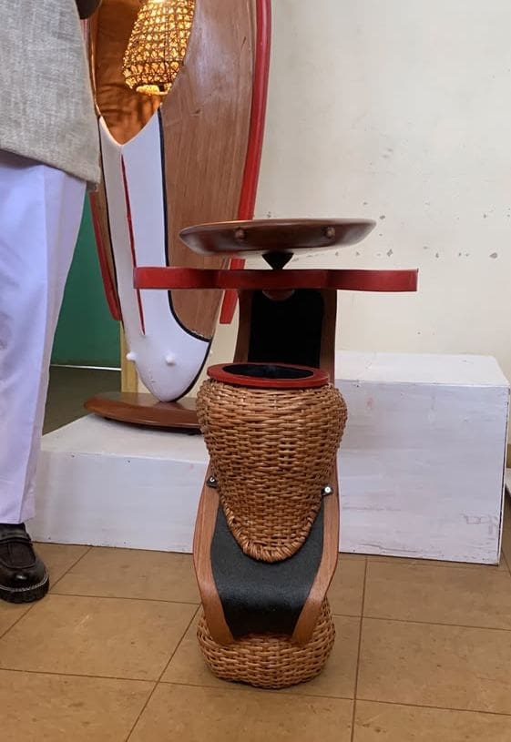 Et si les objets traditionnels camerounais devenaient les meubles de demain ? C'est le pari de Franklin Nguefack, designer 