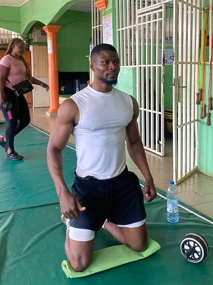 Médaillé d'or et désormais détenteur d'une carte professionnelle, le bodybuilder camerounais Romaric Leng savoure une 
