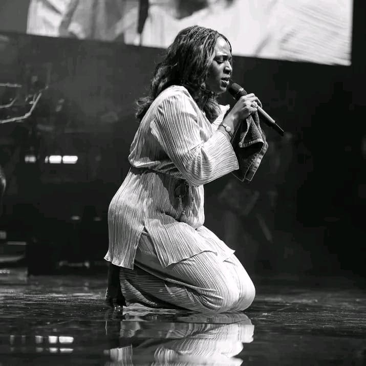 Actuellement au Cameroun pour un concert, l’artiste gospel congolaise Dena Mwana, s'est exprimée le 30 juillet 2026 sur une 