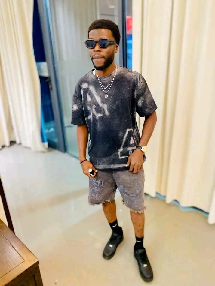 De brancardier à rappeur, Marck Selfy poursuit son rêve entre l'hôpital et le studio 